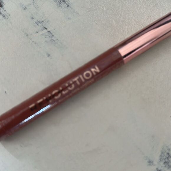 Revolution lip crayon fling - Picture 1 of 2